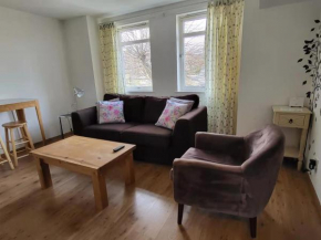 Lovely 2 bedroom Apartment with Private Parking